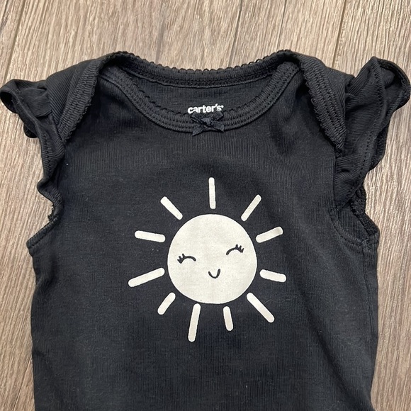 SOLD Bundle of 4 Stylish Onesies - Picture 11 of 11